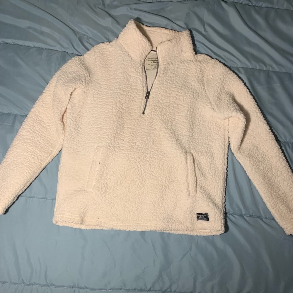 SOLD!! Abercrombie&Fitch White Sherpa ✨